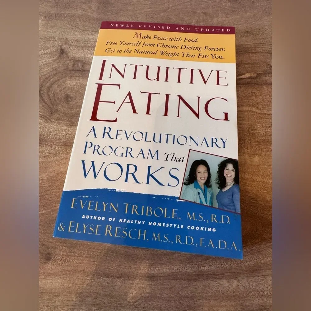 Intuitive Eating : A Revolutionary Program That Works by Evelyn Tribole
